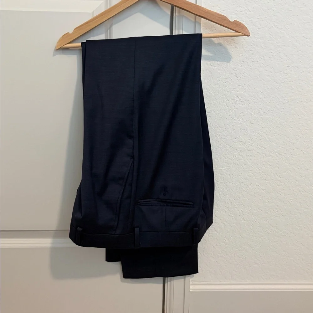 Kenneth Cole 2-piece Awearness Navy Suit 40R and 32/30 pants